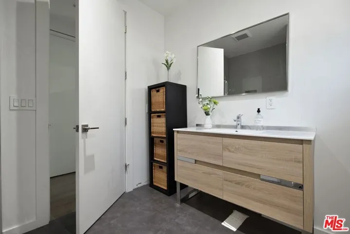 253 S St Andrews Place, Los Angeles, California 90004