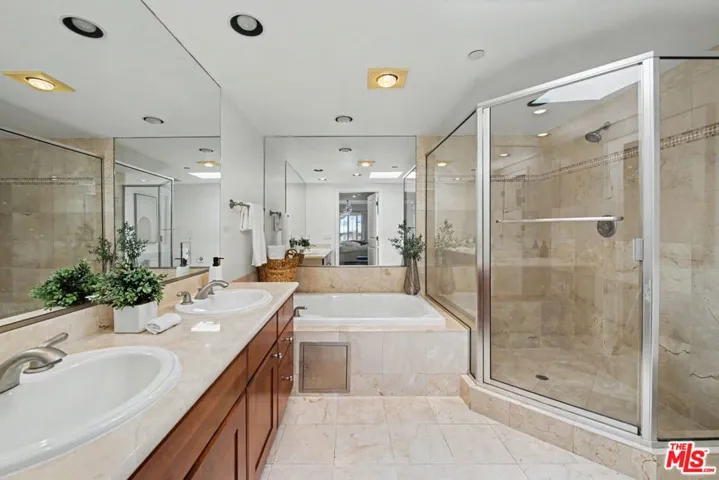 1878 Greenfield Avenue Ph5, Los Angeles, California 90025