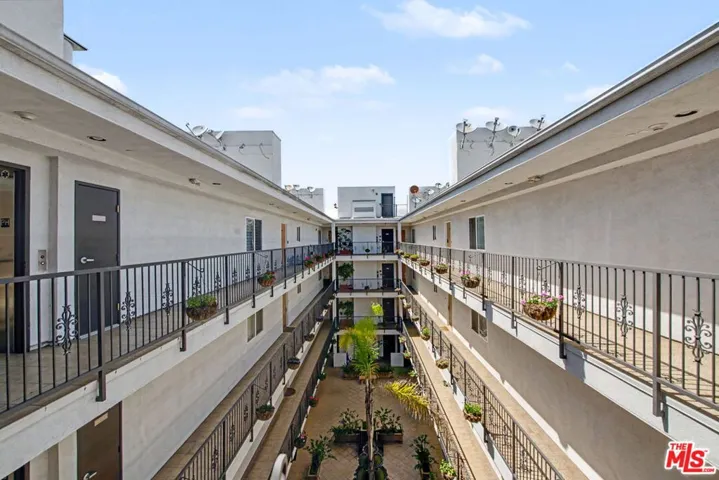 1878 Greenfield Avenue Ph5, Los Angeles, California 90025