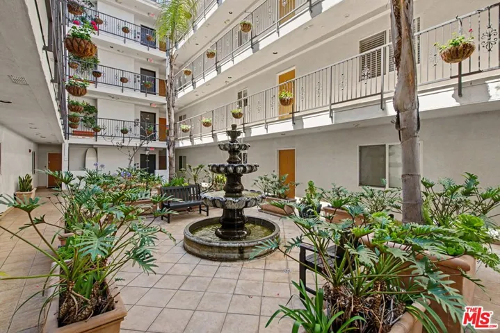 1878 Greenfield Avenue Ph5, Los Angeles, California 90025