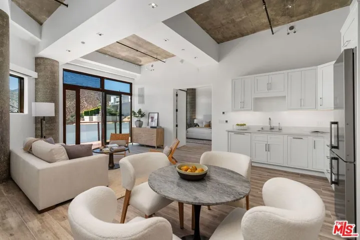 1535 Umeo Road, Los Angeles, California 90272