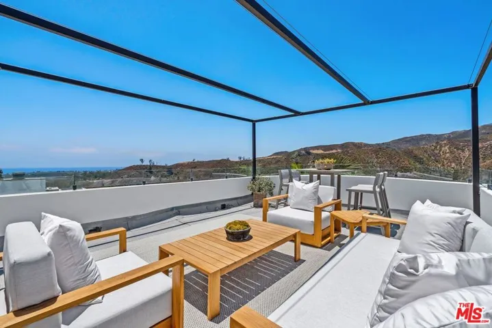 1535 Umeo Road, Los Angeles, California 90272