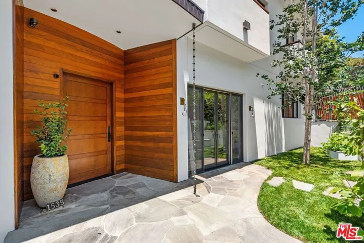 1535 Umeo Road, Los Angeles, California 90272
