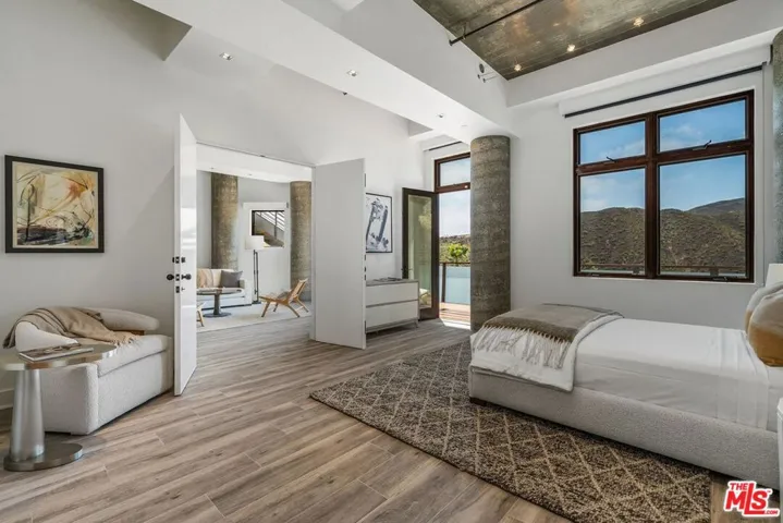 1535 Umeo Road, Los Angeles, California 90272