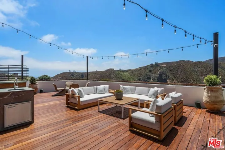 1535 Umeo Road, Los Angeles, California 90272