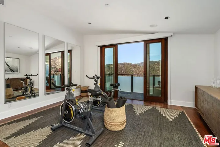 1535 Umeo Road, Los Angeles, California 90272