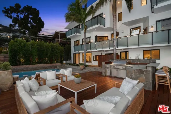 1535 Umeo Road, Los Angeles, California 90272