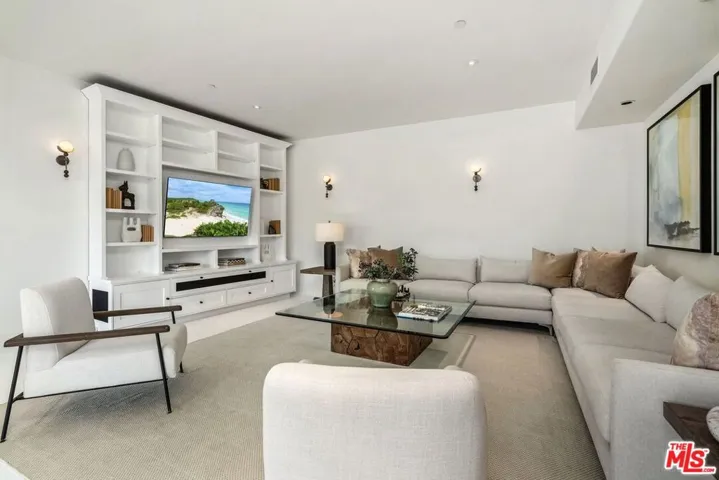 1535 Umeo Road, Los Angeles, California 90272