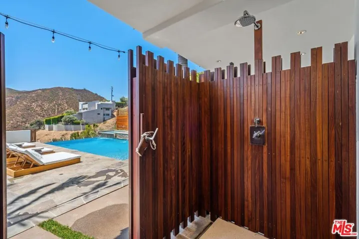 1535 Umeo Road, Los Angeles, California 90272