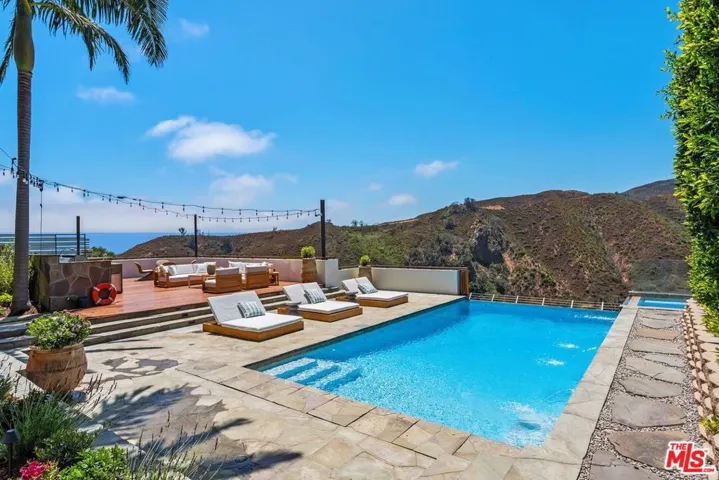 1535 Umeo Road, Los Angeles, California 90272