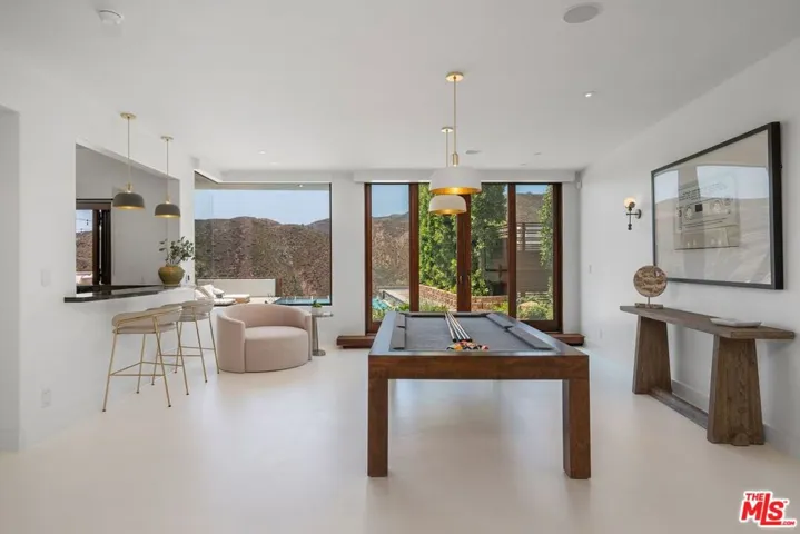 1535 Umeo Road, Los Angeles, California 90272