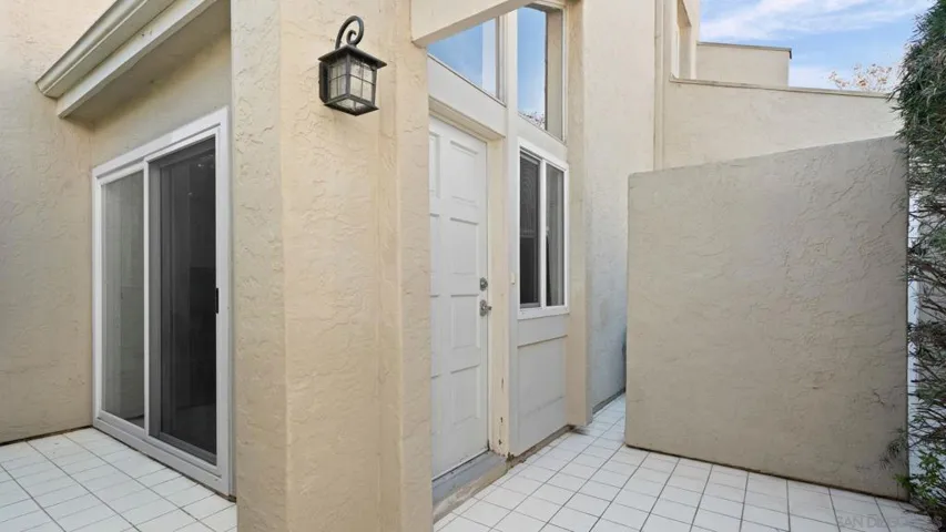 6228 Caminito Araya, San Diego, California 92122