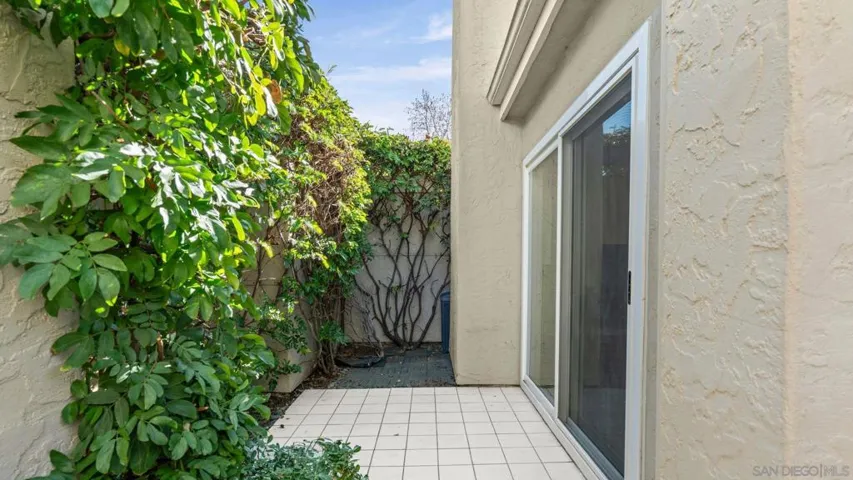 6228 Caminito Araya, San Diego, California 92122