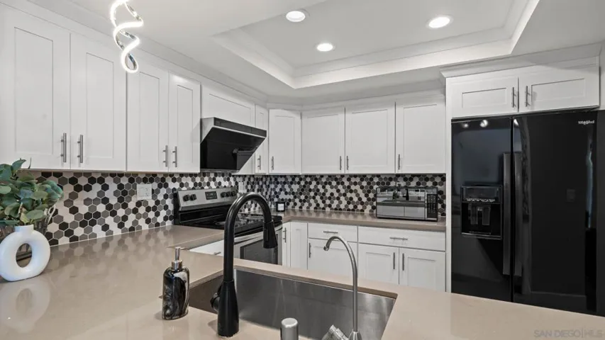 6228 Caminito Araya, San Diego, California 92122