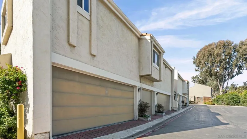 6228 Caminito Araya, San Diego, California 92122