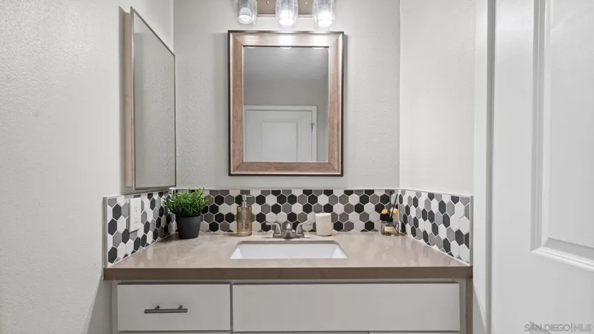 6228 Caminito Araya, San Diego, California 92122