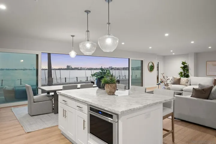 3611 Riviera, San Diego, California 92109