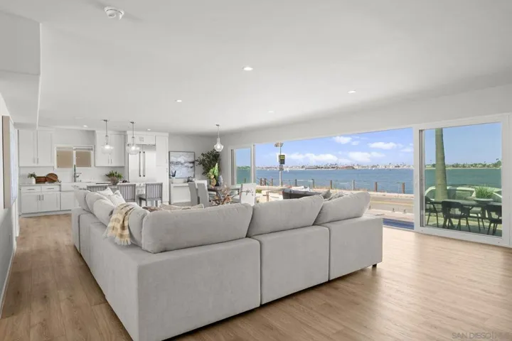 3611 Riviera, San Diego, California 92109