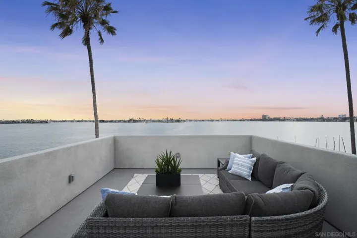 3611 Riviera, San Diego, California 92109
