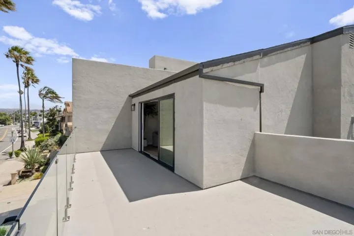 3611 Riviera, San Diego, California 92109