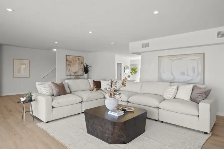 3611 Riviera, San Diego, California 92109
