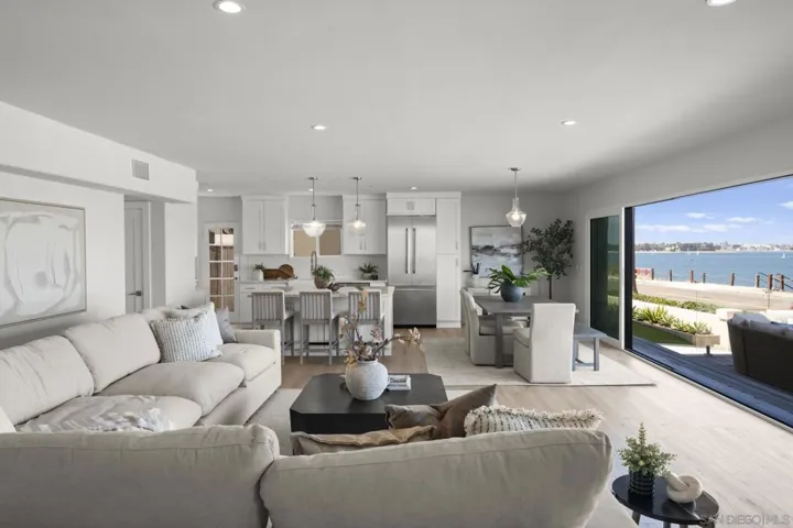 3611 Riviera, San Diego, California 92109