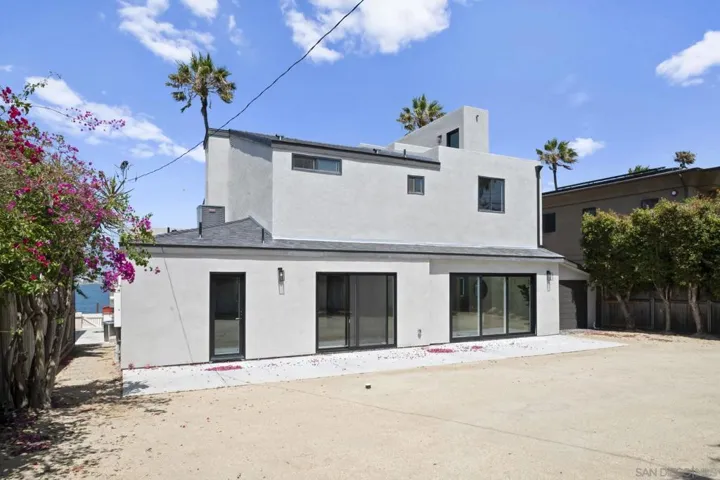 3611 Riviera, San Diego, California 92109