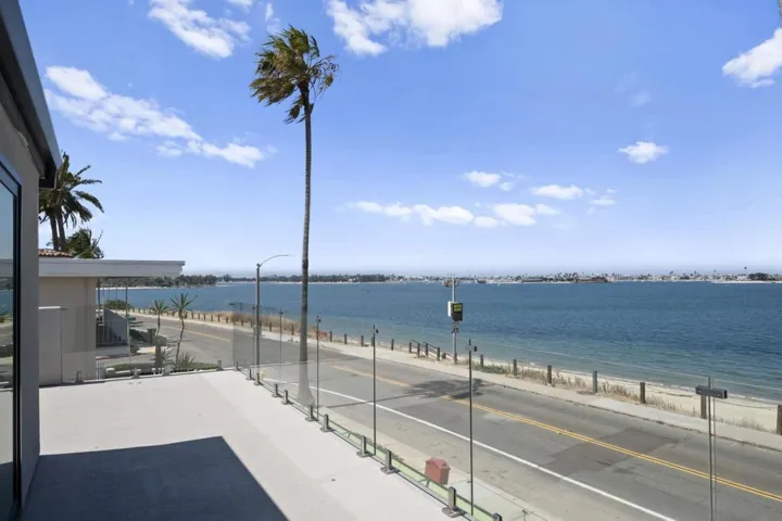 3611 Riviera, San Diego, California 92109