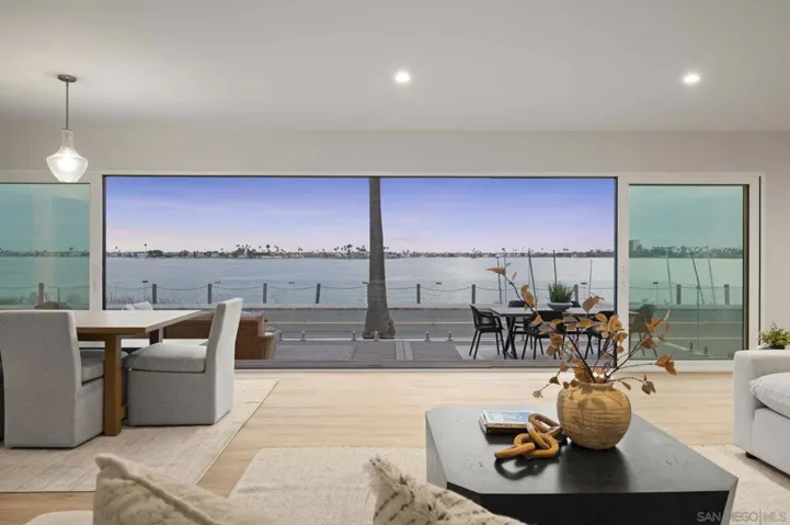 3611 Riviera, San Diego, California 92109