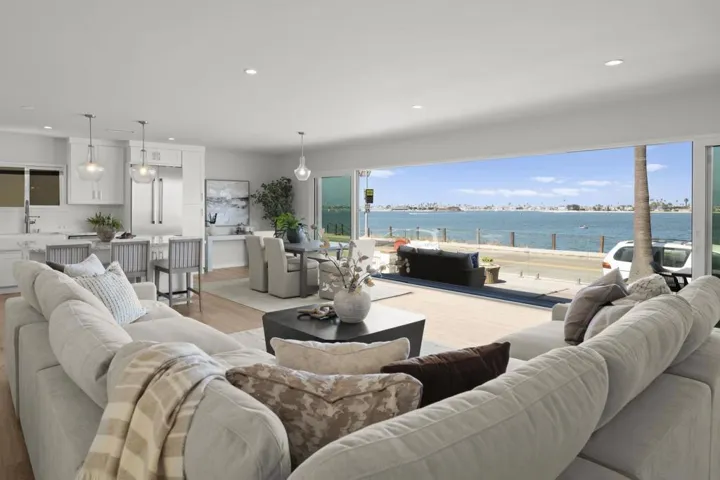 3611 Riviera, San Diego, California 92109