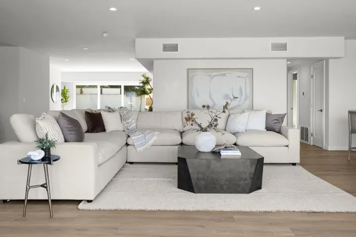 3611 Riviera, San Diego, California 92109