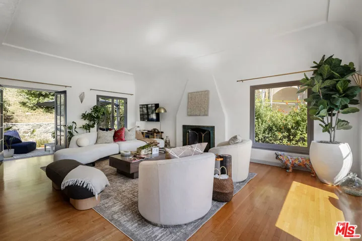 2614 Rutherford Drive, Los Angeles, California 90068