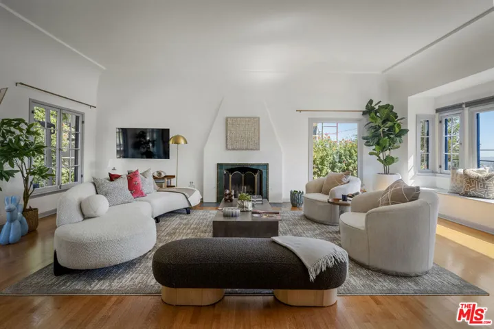 2614 Rutherford Drive, Los Angeles, California 90068
