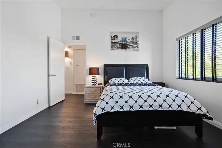 5805 Whitsett Avenue 211, Valley Village, California 91607