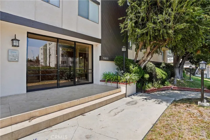 5805 Whitsett Avenue 211, Valley Village, California 91607