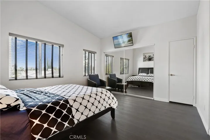 Spacious bedroom.