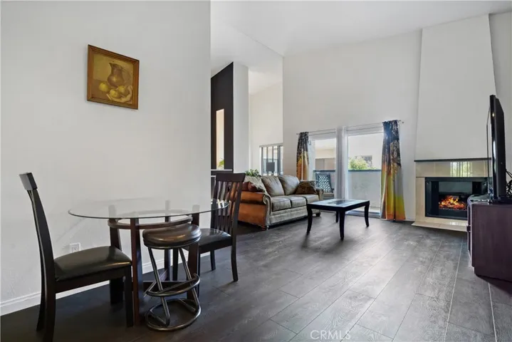 Cozy dining area off kitchen.