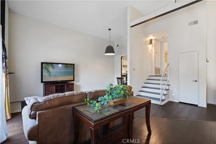 5805 Whitsett Avenue 211, Valley Village, California 91607