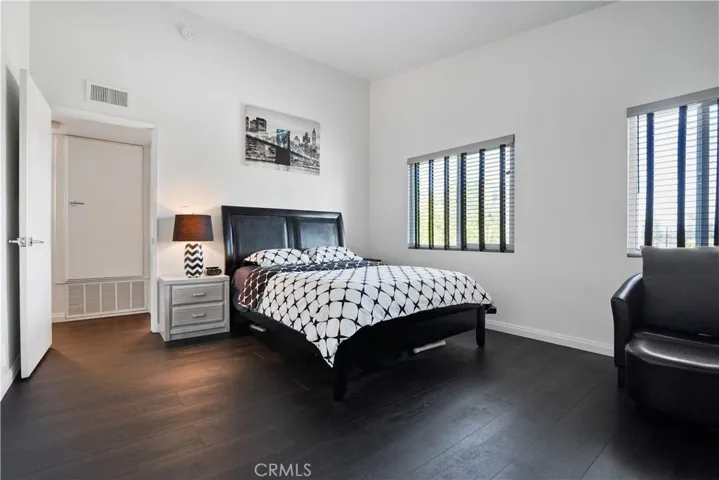 5805 Whitsett Avenue 211, Valley Village, California 91607