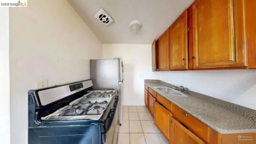 2529 E 27th St, Oakland, California 94601