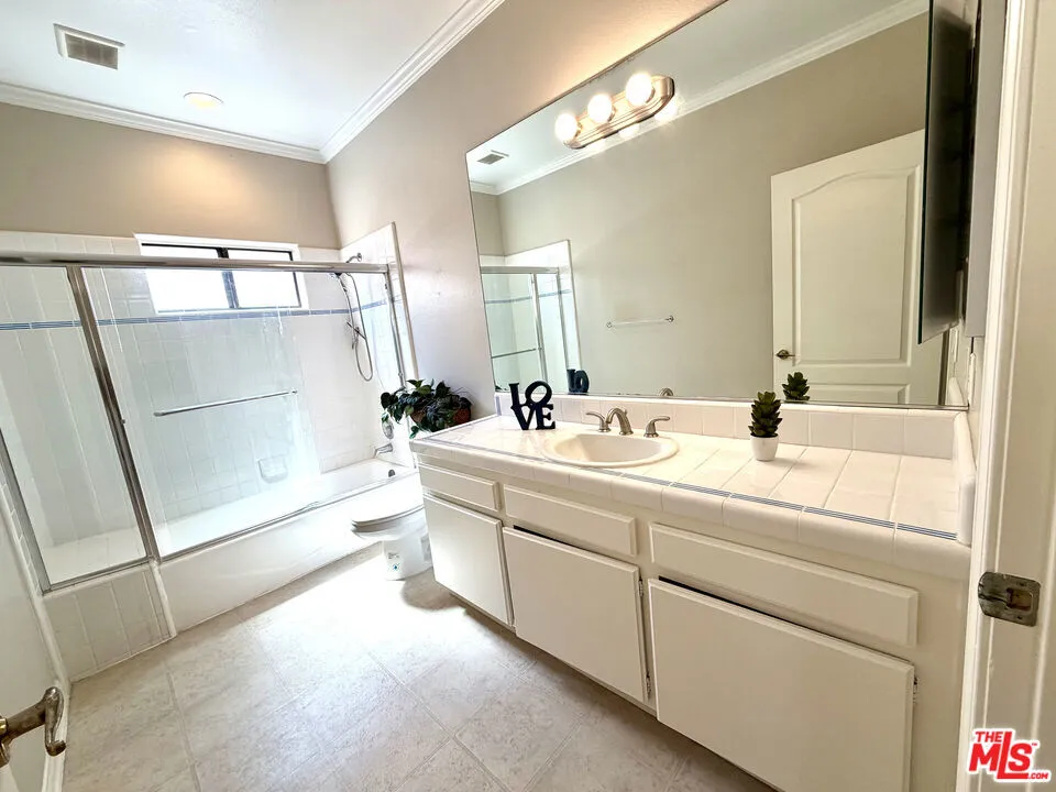 2nd Floor Bath