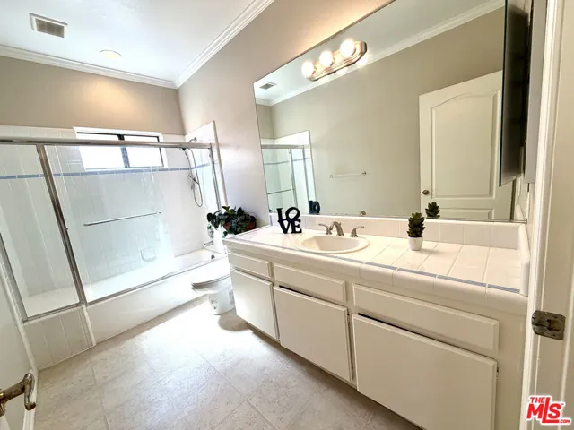 2nd Floor Bath