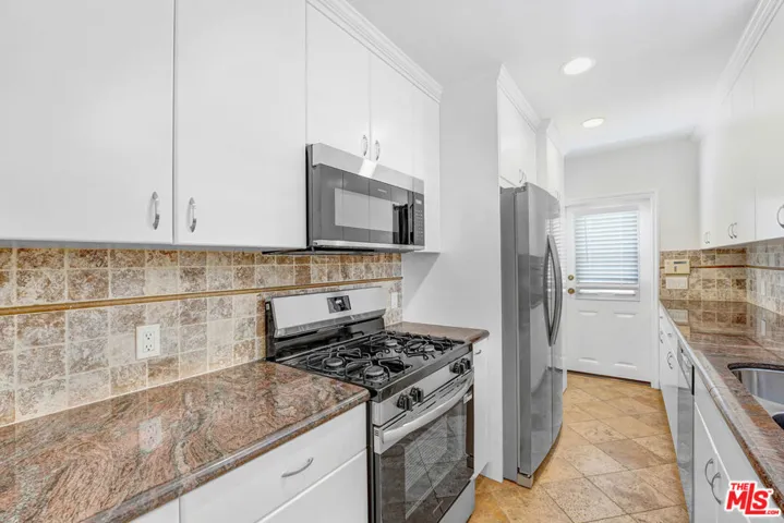2050 Walgrove Avenue, Los Angeles, California 90066