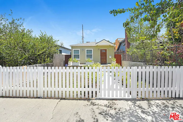 2050 Walgrove Avenue, Los Angeles, California 90066