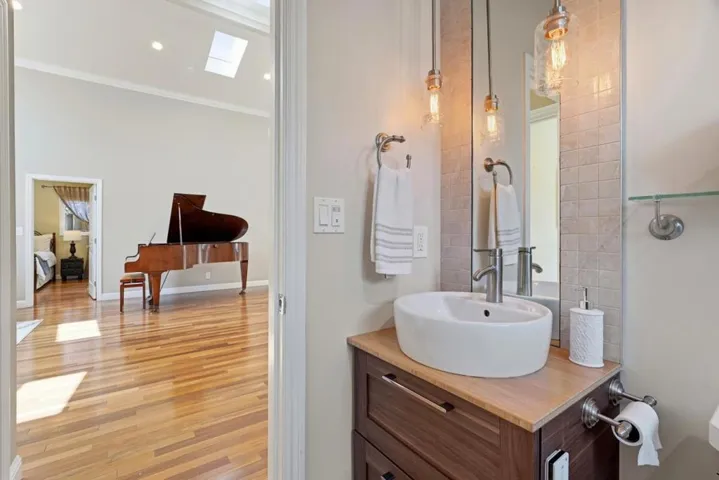 981 Curtis Avenue, Santa Clara, California 95051