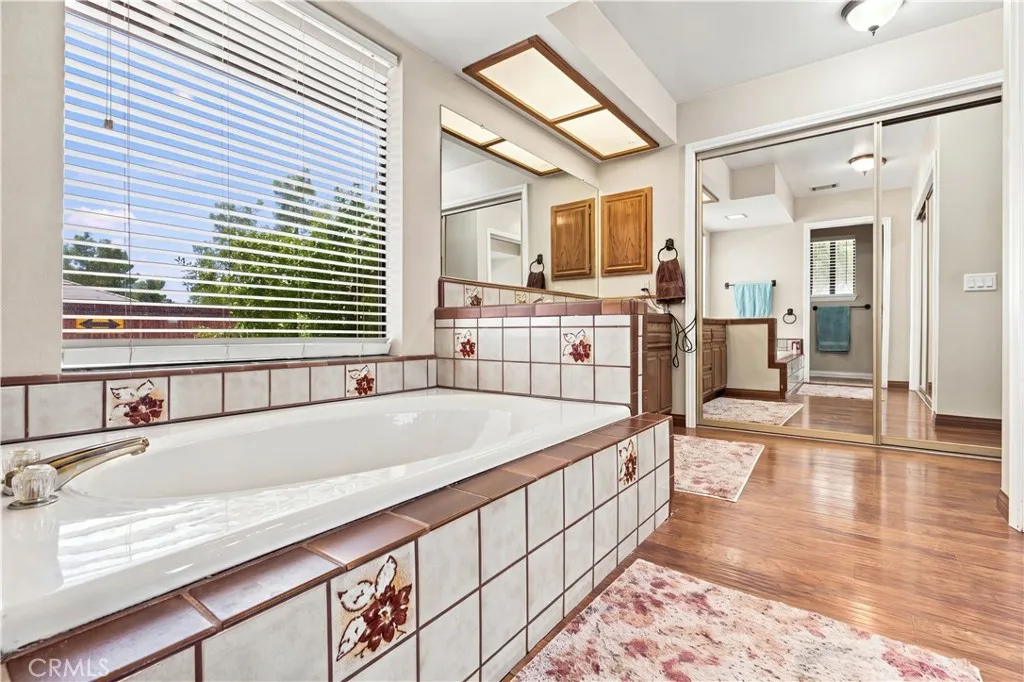 Master bath tub
