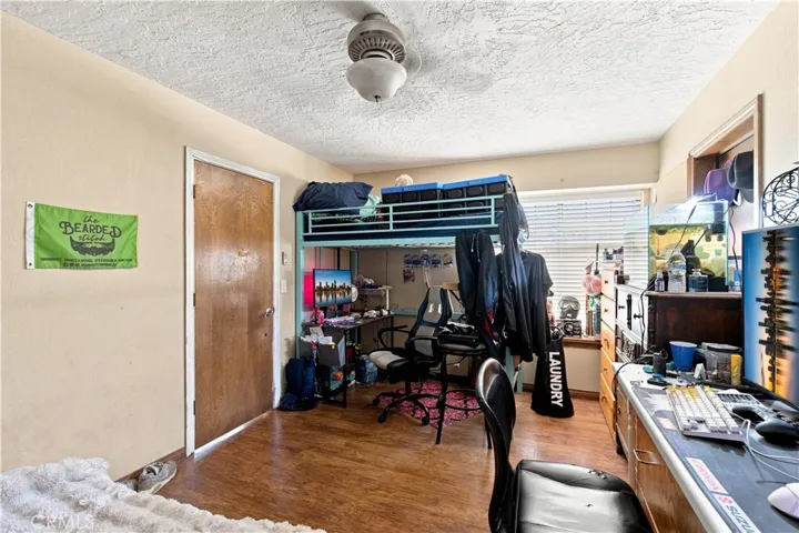 Office/bouns room