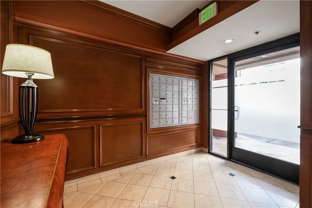 Lobby w/ mailboxes