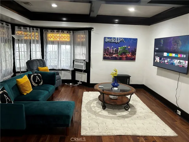4727 Oakwood Avenue, Los Angeles, California 90004