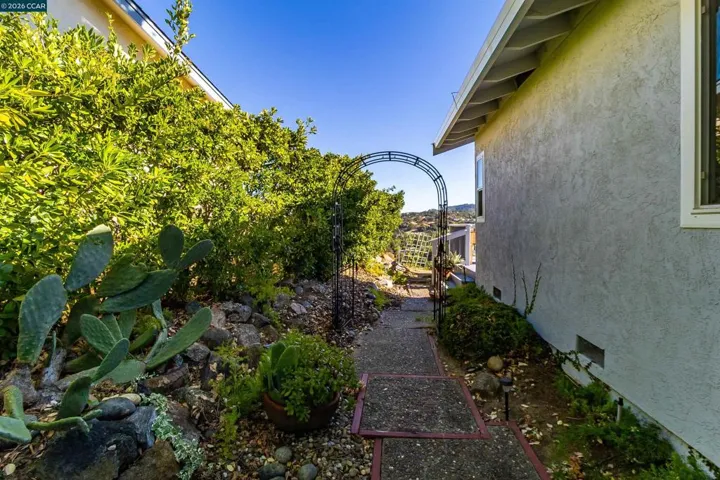 640 Skyline Dr, Martinez, California 94553